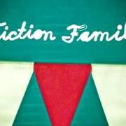 El texto musical RESURRECT ME de FICTION FAMILY también está presente en el álbum Fiction family (2009)