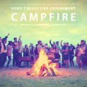 El texto musical KUMBAYA de REND COLLECTIVE EXPERIMENT también está presente en el álbum Campfire (2013)
