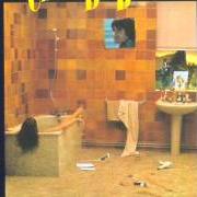 El texto musical IN A COUNTRY CHURCHYARD (LET YOUR LOVE SHINE ON) de CHRIS DE BURGH también está presente en el álbum At the end of a perfect day (1977)