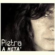 El texto musical IO VIVO COME TE de PIETRA MONTECORVINO también está presente en el álbum Nera a metà (2015)