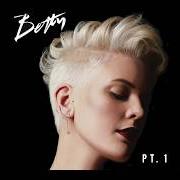 El texto musical LOOK BACK de BETTY WHO también está presente en el álbum Betty, pt. 1 (2018)
