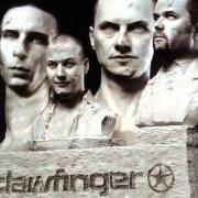 El texto musical WORLD DOMINATION de CLAWFINGER también está presente en el álbum Zeros & heroes (2003)