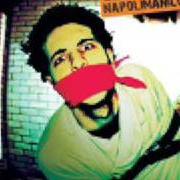 El texto musical INTRO, NAPOLIMANICOMIO de CLEMENTINO también está presente en el álbum Napoli manicomio (2006)