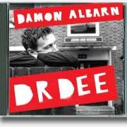 El texto musical A MAN OF ENGLAND de DAMON ALBARN también está presente en el álbum Dr dee (2012)