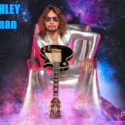 El texto musical OFF MY BACK de ACE FREHLEY también está presente en el álbum Spaceman (2018)