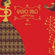 El texto musical POU NA VRO GINEKA NA SOU MIAZI de GADJO DILO también está presente en el álbum Manouche de grec (2013)