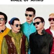 El texto musical SEVENTEEN HANDS de THE MACCABEES también está presente en el álbum Wall of arms (2009)