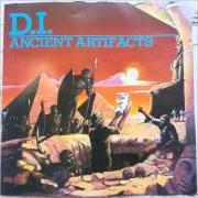 El texto musical STAND UP de D.I. también está presente en el álbum Ancient artifacts (1985)