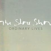 El texto musical ORDINARY LIVES de THE SLOW SHOW también está presente en el álbum Dream darling (2016)