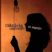 El texto musical MÁS DE LO QUE ME DAS de DANIELA HERRERO también está presente en el álbum Altavoz (2010)