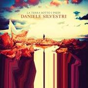 El texto musical ARGENTOVIVO de DANIELE SILVESTRI también está presente en el álbum La terra sotto i piedi (2019)