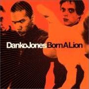 El texto musical GET OUTTA TOWN de DANKO JONES también está presente en el álbum Born a lion (2002)