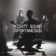 El texto musical IN OVER MY HEAD (SPONTANEOUS) de BETHEL MUSIC también está presente en el álbum Moments: mighty sound (live) (2018)