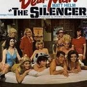 El texto musical LOVEY KRAVEZIT de DEAN MARTIN también está presente en el álbum Dean martin sings songs from "the silencers" (1966)