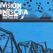 El texto musical TELEVIDENTE de DIVISIÓN MINÚSCULA también está presente en el álbum Extrañando casa (2002)