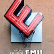 El texto musical MILANO NO de E M I L también está presente en el álbum Piccolo pagliaccio italiano
