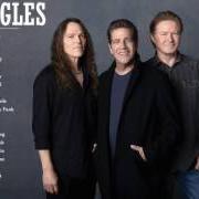 El texto musical DOOLIN' DALTON / DESPERADO (REPRISE) de EAGLES también está presente en el álbum Eagles live (1980)