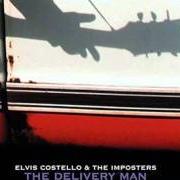 El texto musical EITHER SIDE OF THE SAME TOWN de ELVIS COSTELLO también está presente en el álbum The delivery man (2004)