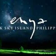 El texto musical I COULD NEVER SAY GOODBYE de ENYA también está presente en el álbum Dark sky island (2015)