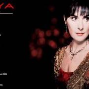 El texto musical TRAINS AND WINTER RAINS de ENYA también está presente en el álbum The very best of enya (2009)