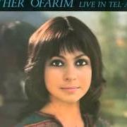 El texto musical TOUT EST ÉTRANGE SOUS LA PLUIE de ESTHER OFARIM también está presente en el álbum Esther ofarim (1965)