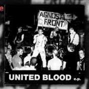 El texto musical DISCRIMINATE ME de AGNOSTIC FRONT también está presente en el álbum United blood (1983)