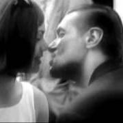 El texto musical KISSING IN THE KREMLIN de FALCO también está presente en el álbum The spirit never dies (2009)