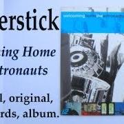El texto musical DIRECT LINE TO THE TELEPATHIC de FLICKERSTICK también está presente en el álbum Welcoming home the astronauts (2001)