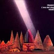 El texto musical STRADE DELL' EST de FRANCO BATTIATO también está presente en el álbum L'era del cinghiale bianco (1979)