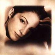 El texto musical THE HEART NEVER LEARNS de GLORIA ESTEFAN también está presente en el álbum Destiny (1996)