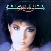 El texto musical WORDS GET IN THE WAY de GLORIA ESTEFAN también está presente en el álbum Primitive love (1985)