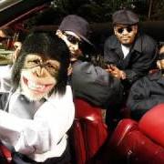 El texto musical HIGH & LOW de GOODIE MOB también está presente en el álbum One monkey don't stop no show (2004)