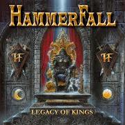 El texto musical LET THE HAMMER FALL de HAMMERFALL también está presente en el álbum Legacy of kings (1998)