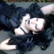 El texto musical IN THE GARDEN OF SADNESS de INNER SHRINE también está presente en el álbum Fallen beauty (1999)