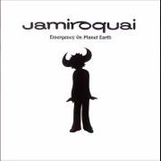 El texto musical HOOKED UP de JAMIROQUAI también está presente en el álbum Emergency on planet earth (1993)