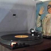 El texto musical LUBA, THE BARONESS de JOAN BAEZ también está presente en el álbum Blowin' away (1977)