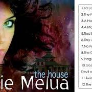 El texto musical GOD ON THE DRUMS DEVIL ON THE BASS de KATIE MELUA también está presente en el álbum The house (2010)
