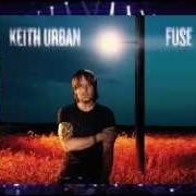 El texto musical LOVE'S POSTER CHILD de KEITH URBAN también está presente en el álbum Fuse (2013)