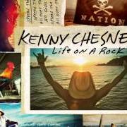 El texto musical WHEN I SEE THIS BAR de KENNY CHESNEY también está presente en el álbum Life on a rock (2013)