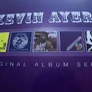 El texto musical MISS HANAGA de KEVIN AYERS también está presente en el álbum Collection