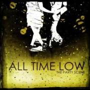 El texto musical THE GIRL'S A STRAIGHT UP HUSTLER de ALL TIME LOW también está presente en el álbum The party scene (2005)