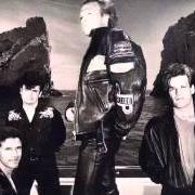 El texto musical OVERTIME de LEVEL 42 también está presente en el álbum Guaranteed (1991)