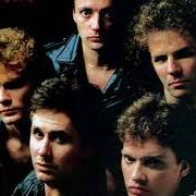 El texto musical QUEEN OF THE BROKEN HEARTS de LOVERBOY también está presente en el álbum Keep it up (1983)