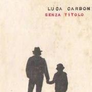 El texto musical NON FINISCE MICA IL MONDO de LUCA CARBONI también está presente en el álbum Senza titolo (2011)