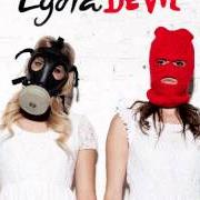 El texto musical HOLIDAYS de LYDIA también está presente en el álbum Devil (2013)