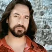 El texto musical PREFIERO PARTIR de MARCO ANTONIO SOLIS también está presente en el álbum Tu amor o tu desprecio (2003)