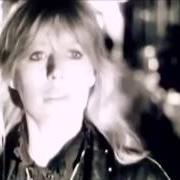 El texto musical RUNNING FOR OUR LIVES de MARIANNE FAITHFULL también está presente en el álbum A child's adventure (1983)