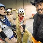 El texto musical OUT THE DOOR de THE MAVERICKS también está presente en el álbum Mono (2015)