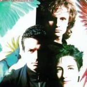 El texto musical ME VOY DE CASA de MECANO también está presente en el álbum Mecano (1982)