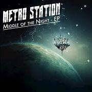 El texto musical TAKE YOU HOME de METRO STATION también está presente en el álbum Middle of the night (2013)